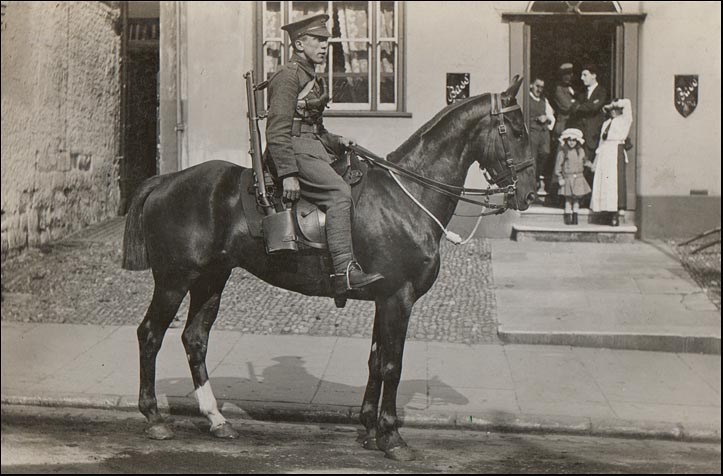 mounted ww1 soldier outside the red lion