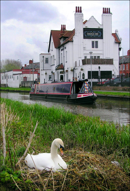 bridge inn and chester canal 2005