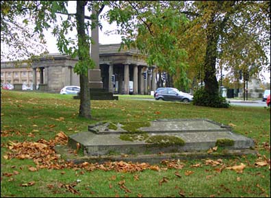 soldier's grave on roundabout