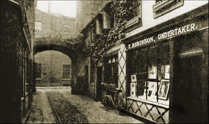 little abbey gateway 1920